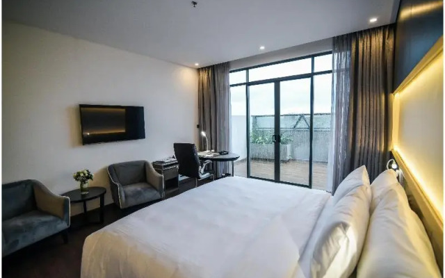 The Mira Central Park Hotel