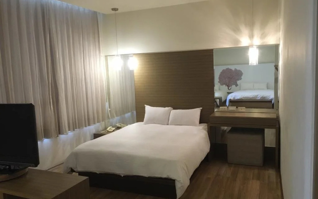 Happy Hotel