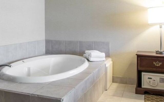 Comfort Suites At Royal Ridge In Omro United States Of America