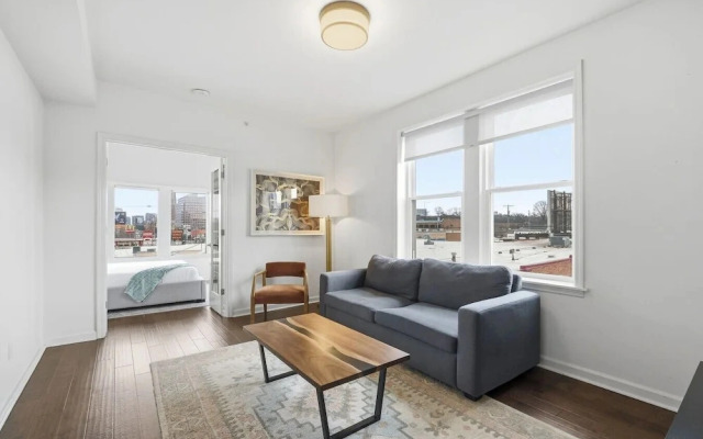 Bright 3BR Aptclose to Universities Parking