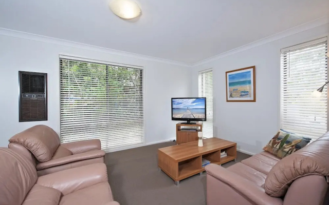 Beach House, 5 Gretel Close