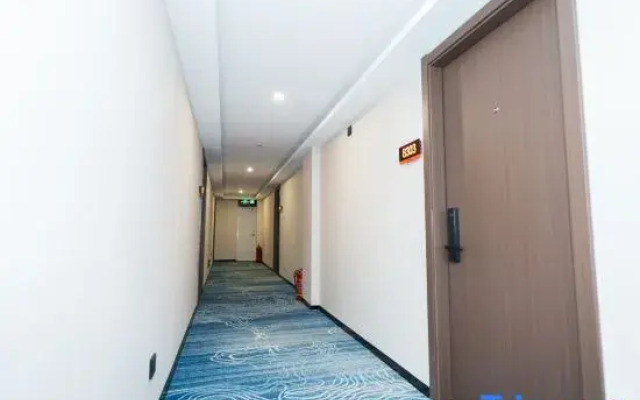 Rest Hotel (Taiyuan Qingxu People's Square Zilin Road)