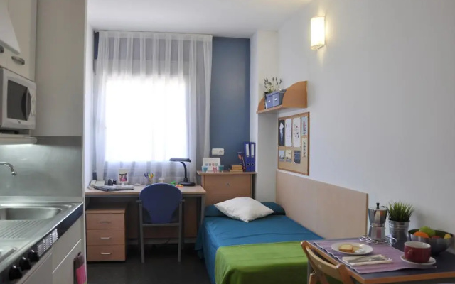 Residencia Universitaria Resa Tomás Alfaro Fournier - Centro Adscrito a REAJ - Campus Accomodation
