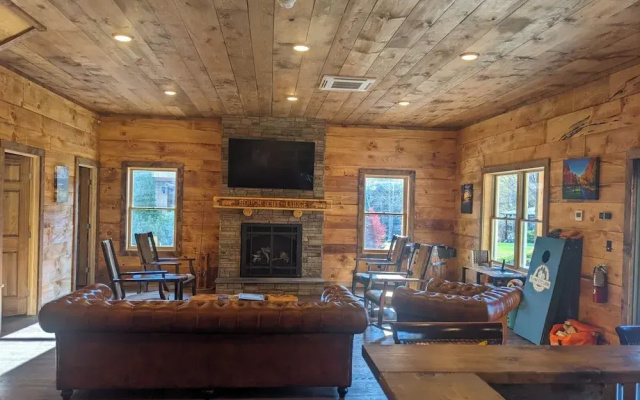 Rough Cut Lodge