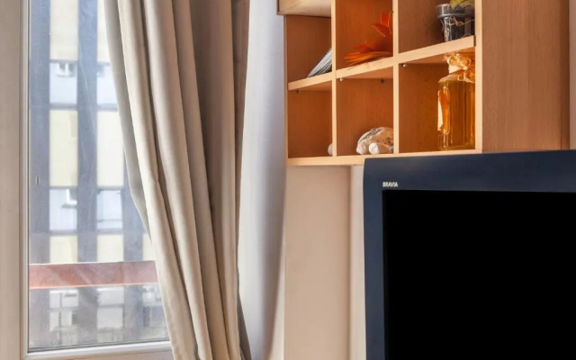 Cozy central apartment 1min train