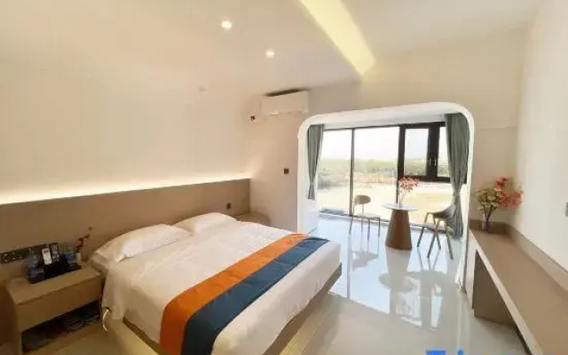 Jinghong Jiutai Hot Spring Hotel