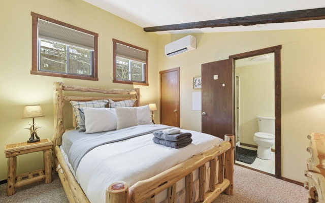 Cozy Camelback, Pocono Retreat w/ Mountain Views!