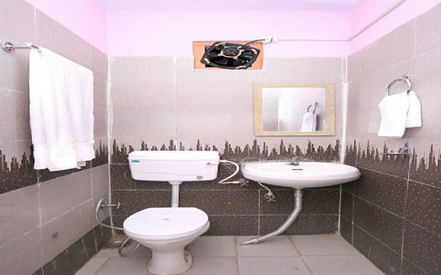 OYO 10305 Home 1 BHK Himsutra Bhattakufar