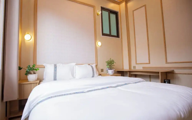 Quyenly Motel