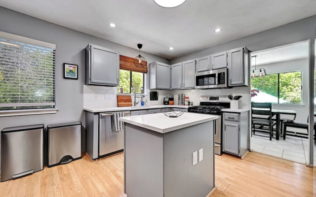 Modern 3BR Home in Vibrant Austin Pool