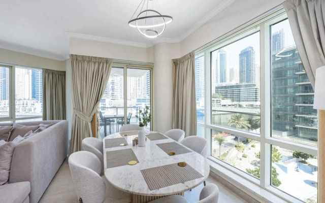 Luxurious Waterfront Stay at Al Majara Dubai Marina