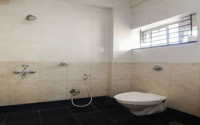 Oyo 29638 Gmr 18 Hotel