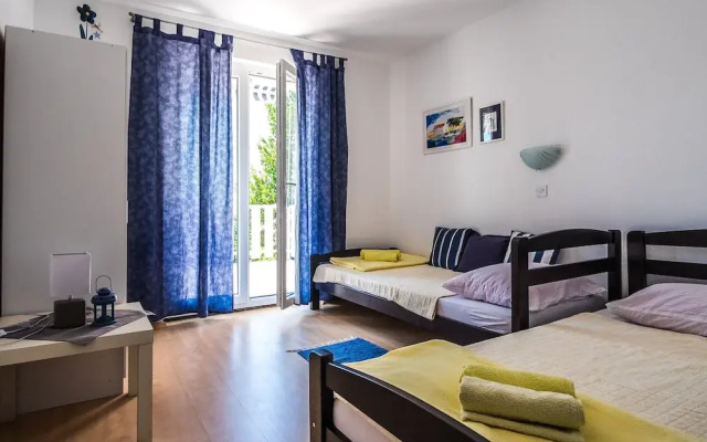 Apartment in Seline With Garden