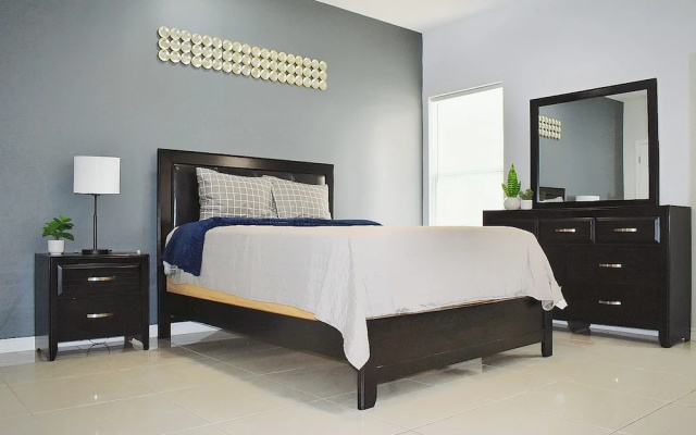 Elegant Apartment 10 min to Mercedes Outlets