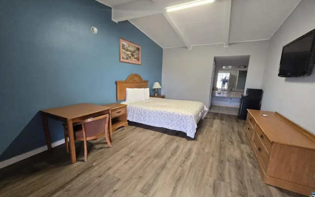 Luxury Inn & Suites and RV Park