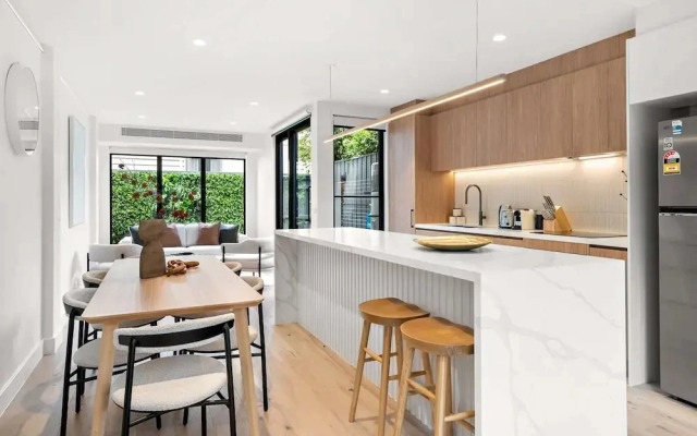 Stylish 3-bed Home Near South Melbourne Market