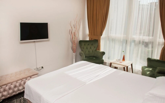 Suit 8 Residence