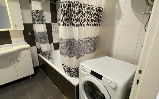 Charming Apartment - At085