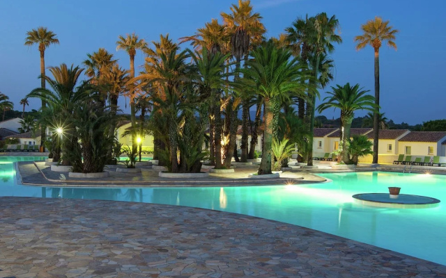 Well-kept Bungalow With Combi-microwave, Beach at 5 km