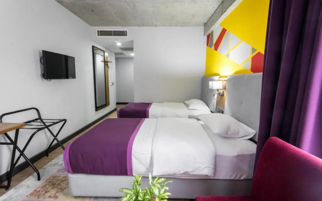 Hotel Adora