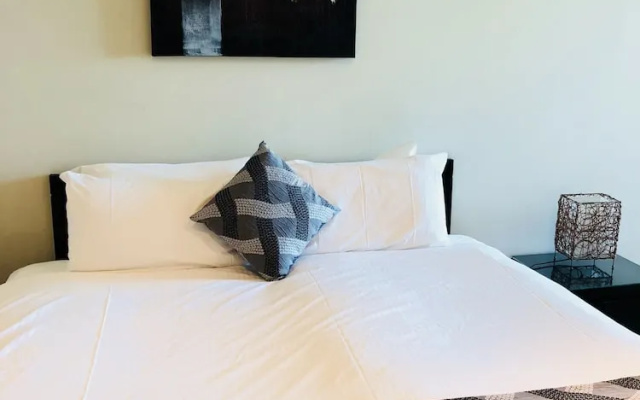 Astonishing Docklands View Deluxe Room