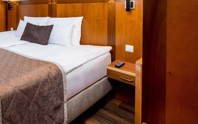 Carlton Hotel Buda Castle