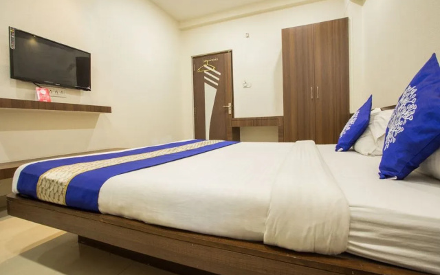 OYO 7421 Hotel Relex
