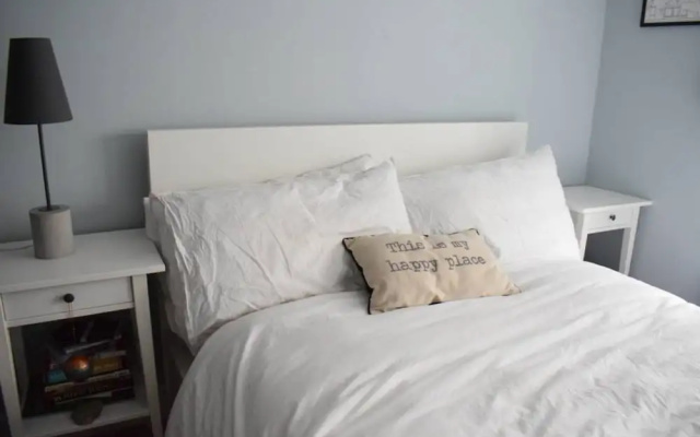2 Bedroom Islington Apartment With Terrace Sleeps 4