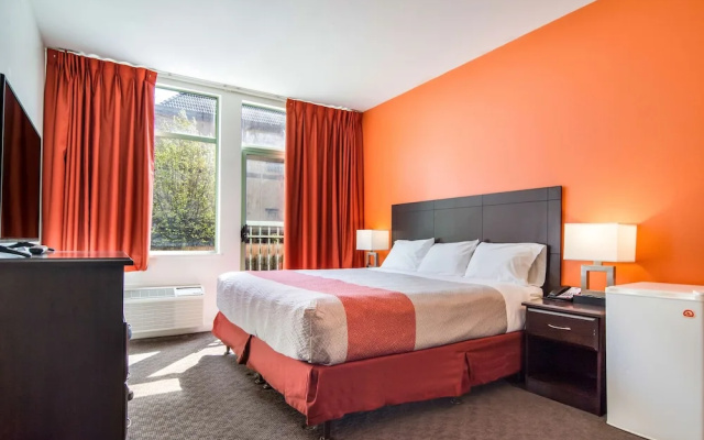 Econo Lodge Surrey