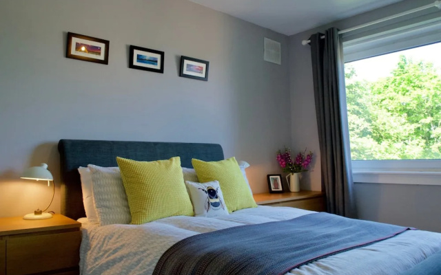 2 Bedroom Apartment Close To Stockbridge