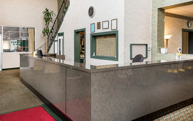 Econo Lodge South