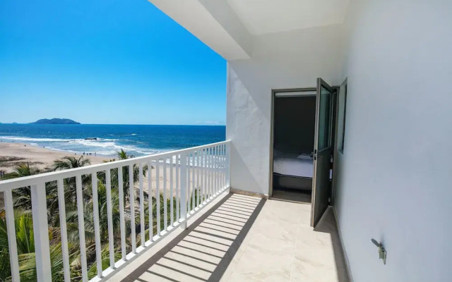 Elegant Condo at Playa Brujas