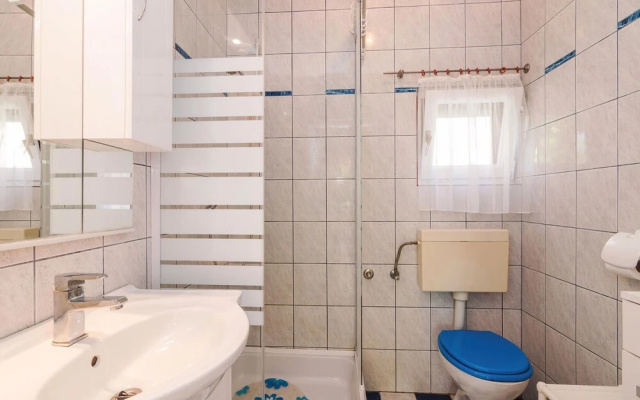 Amazing Home in Privlaka With 4 Bedrooms and Wifi