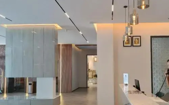 J Hotel