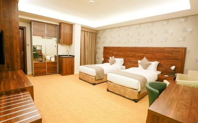 Oyyo Plaza Hotel
