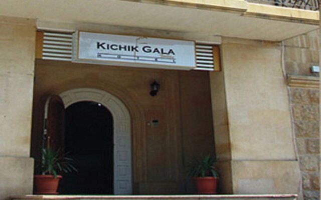 Kichik Gala Hotel вид на фасад