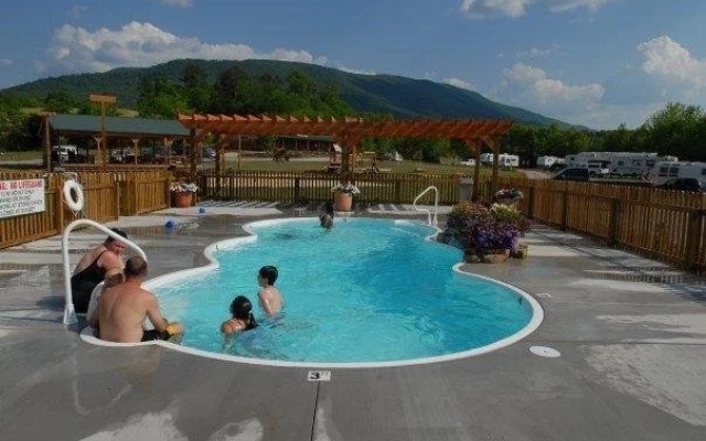 Black Bear Cove Lodge