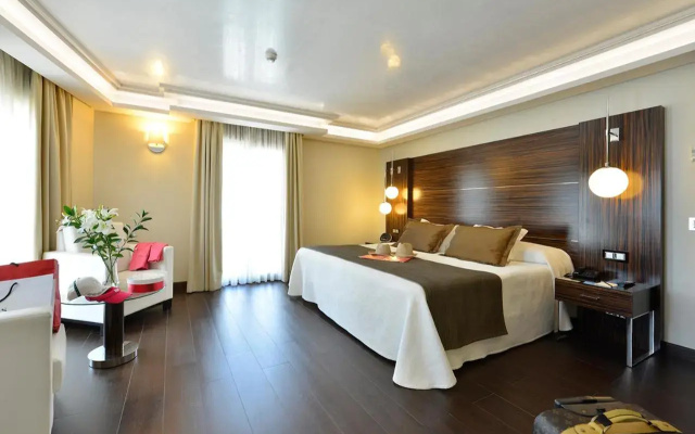 Aleysa Playa Aparthotel