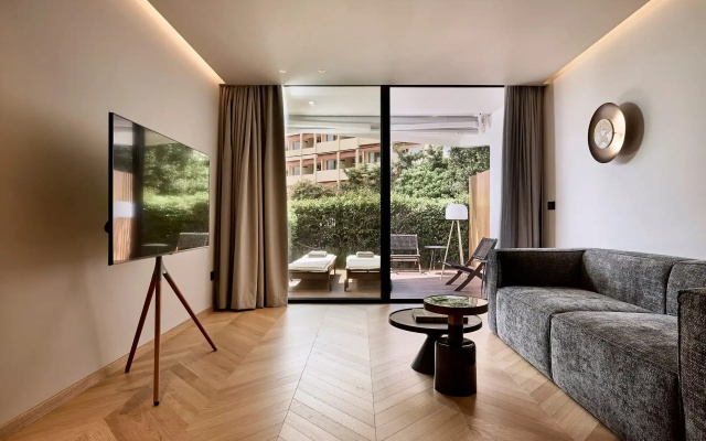 Cama Luxury Suites Kavouri