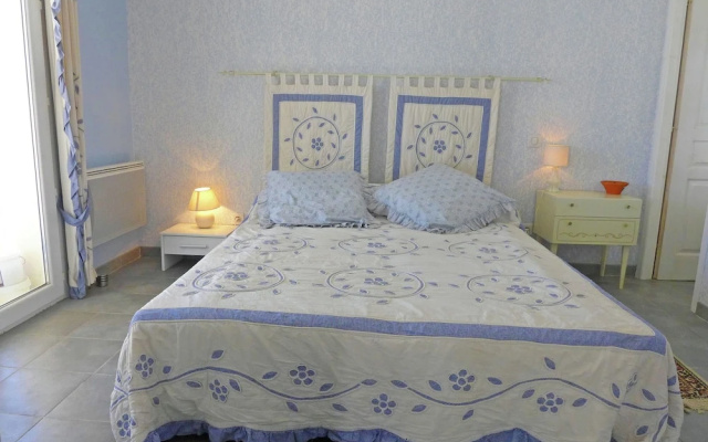 Beautiful House With Private Pool and Large Garden