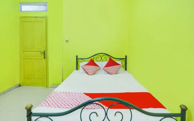 Hotel O Emes Jaya HomestayNearSamsung Electronic Indonesia PT