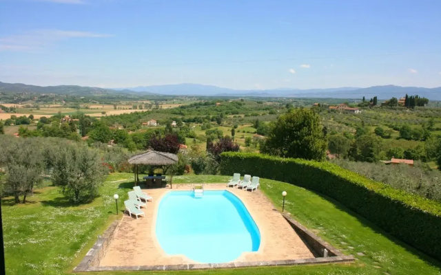 Wonderful private villa with WIFI, private pool, TV, pets allowed and parking, close to Arezzo