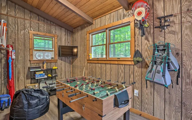 Pocono Log Cabin: Fireplace, Fire Pits & Amenities
