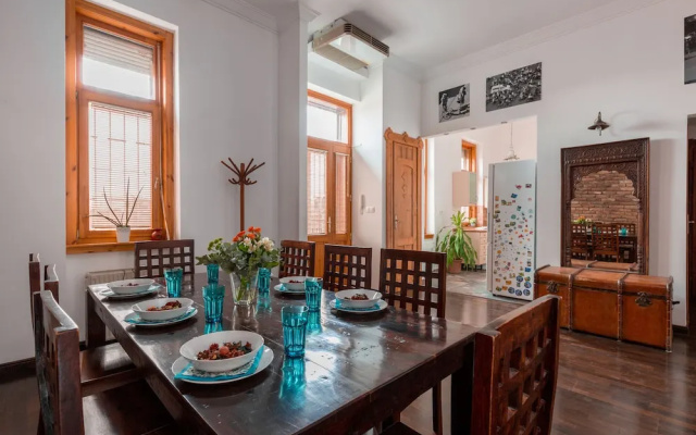 Supercentral Spacious Apartment