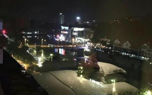 Xiongfei Holiday Hotel - Zigong