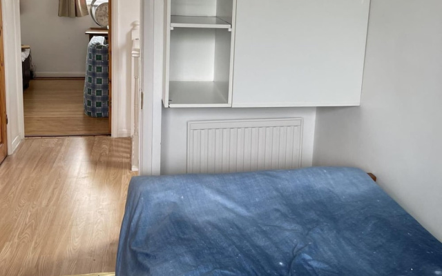 3-bed House Sleeps 4 With Free Parking