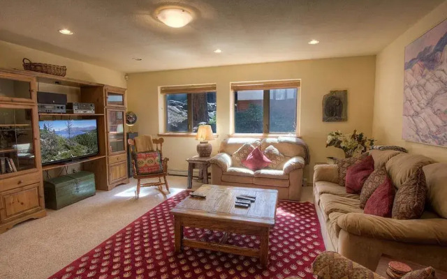 Luxurious Lower Tyrolian Village 3 Br chalet by RedAwning