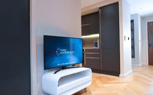 City Centre Luxury studio apartment suite with garden view