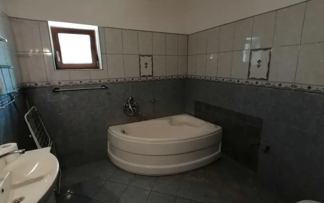 Casa Tomis