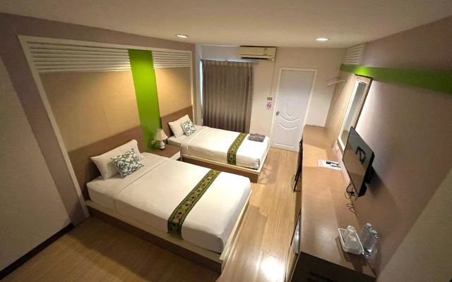 Charoenchit House